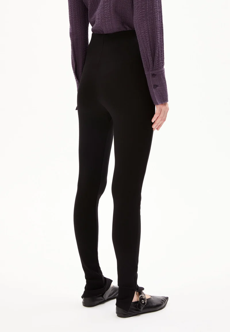 JARLAA MARAA | black