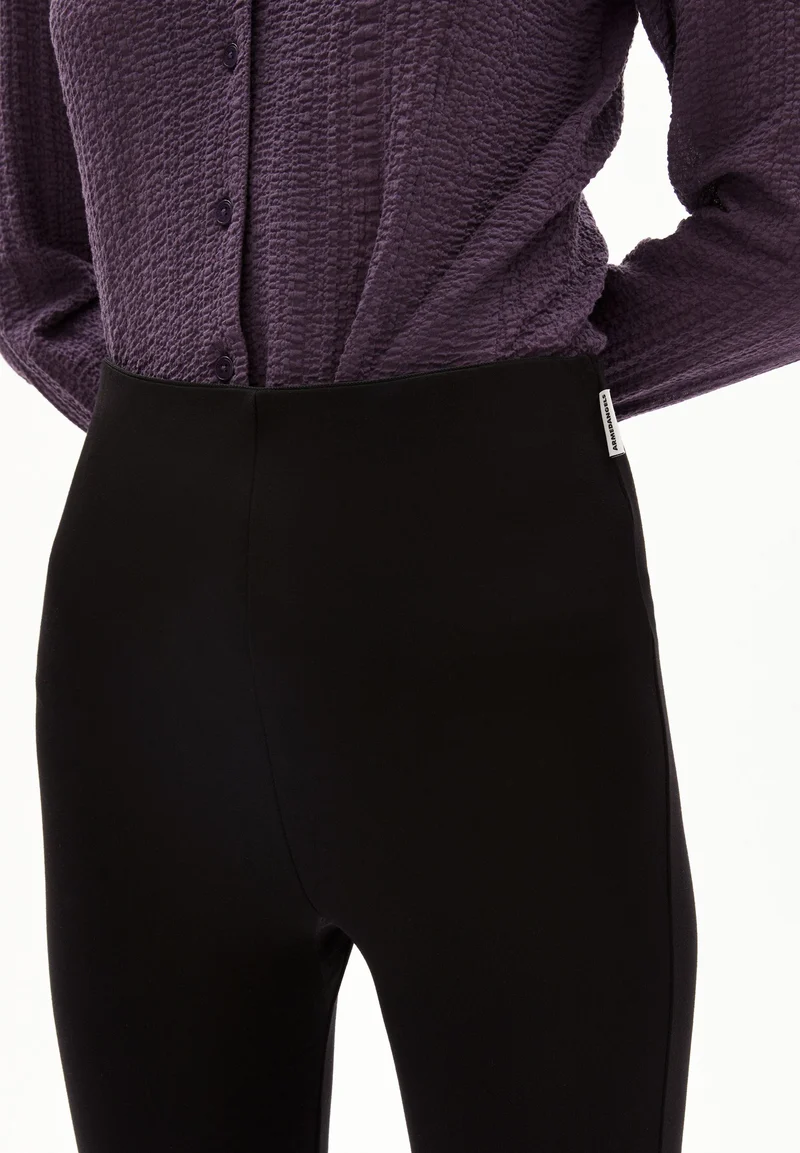 JARLAA MARAA | black