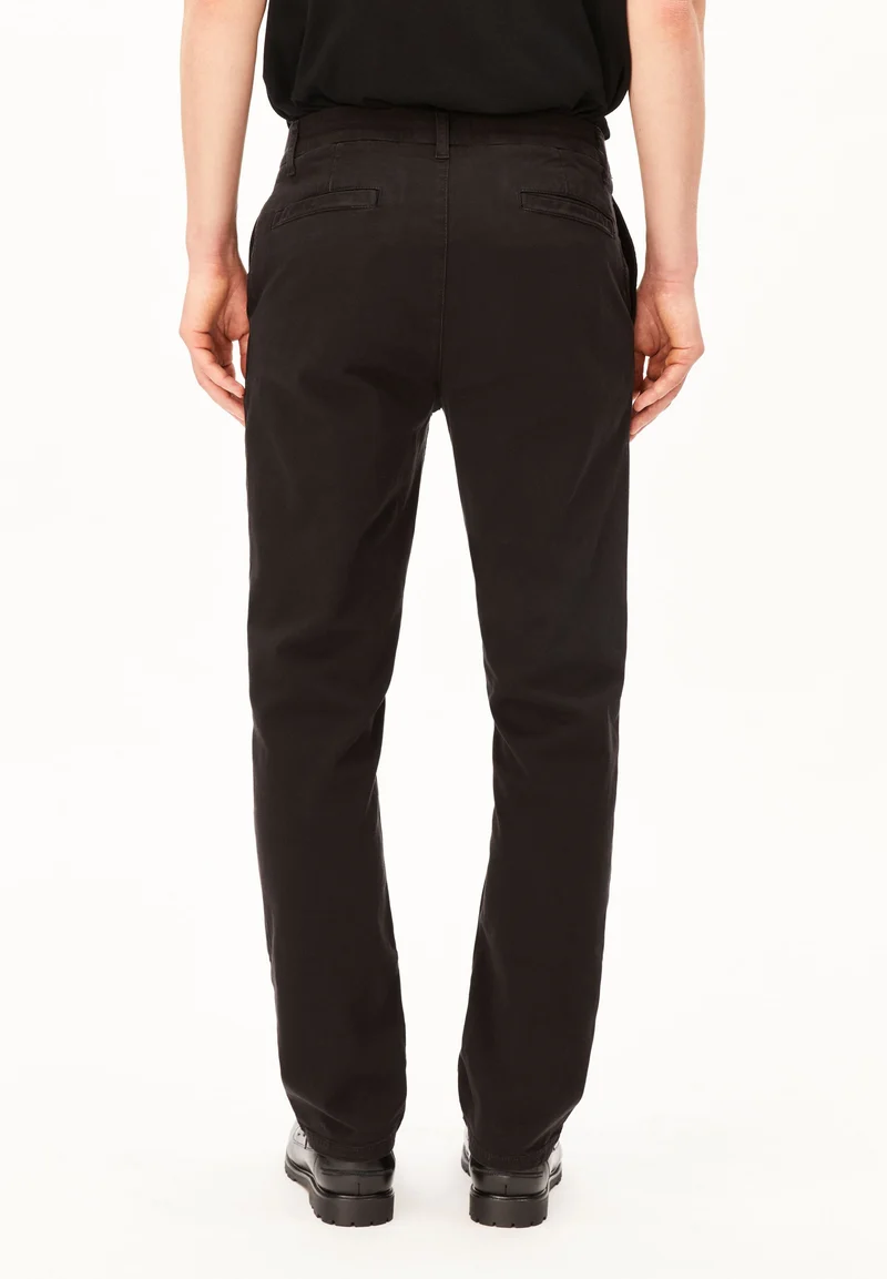 AASTER CHINOHOSE | black