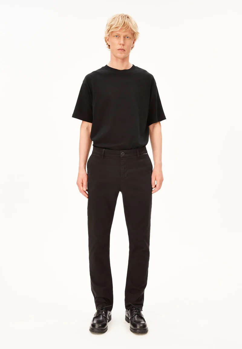 AASTER CHINOHOSE | black