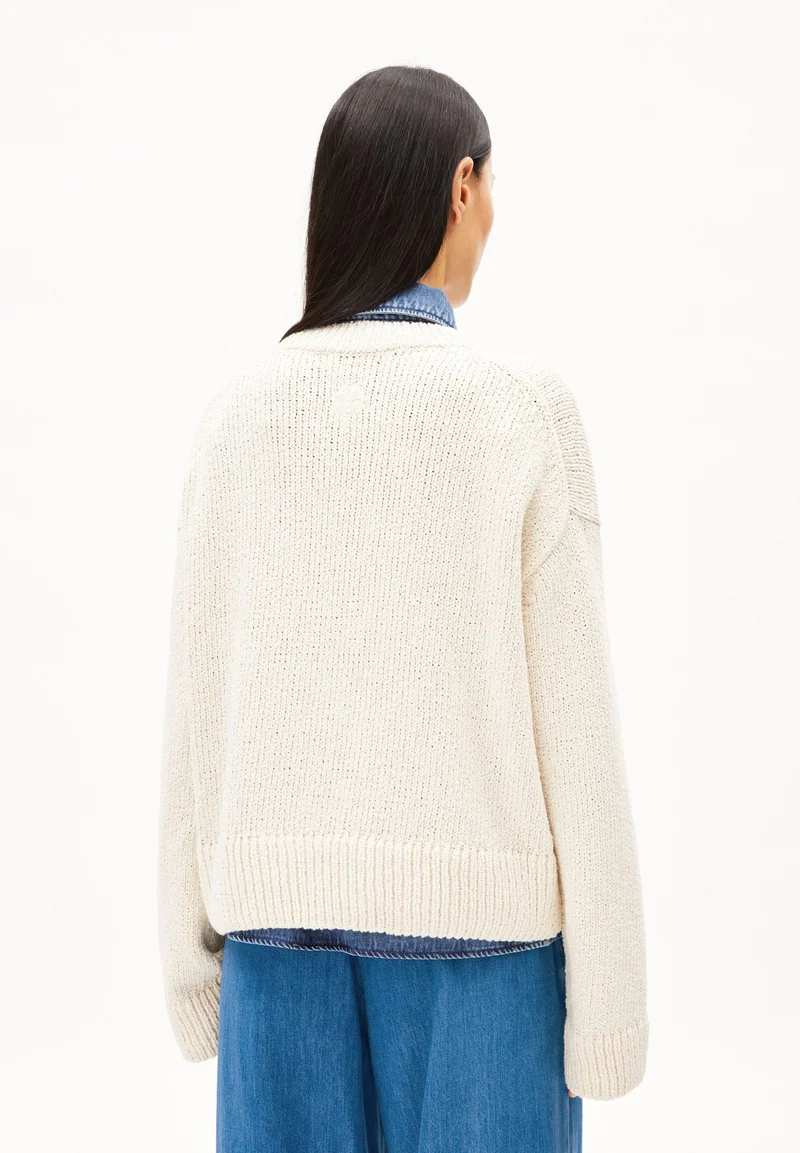 VAANYA STRICKPULLOVER | oatmilk
