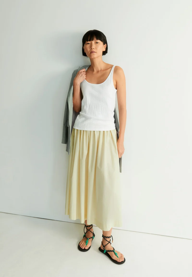 MAHELITAA | white