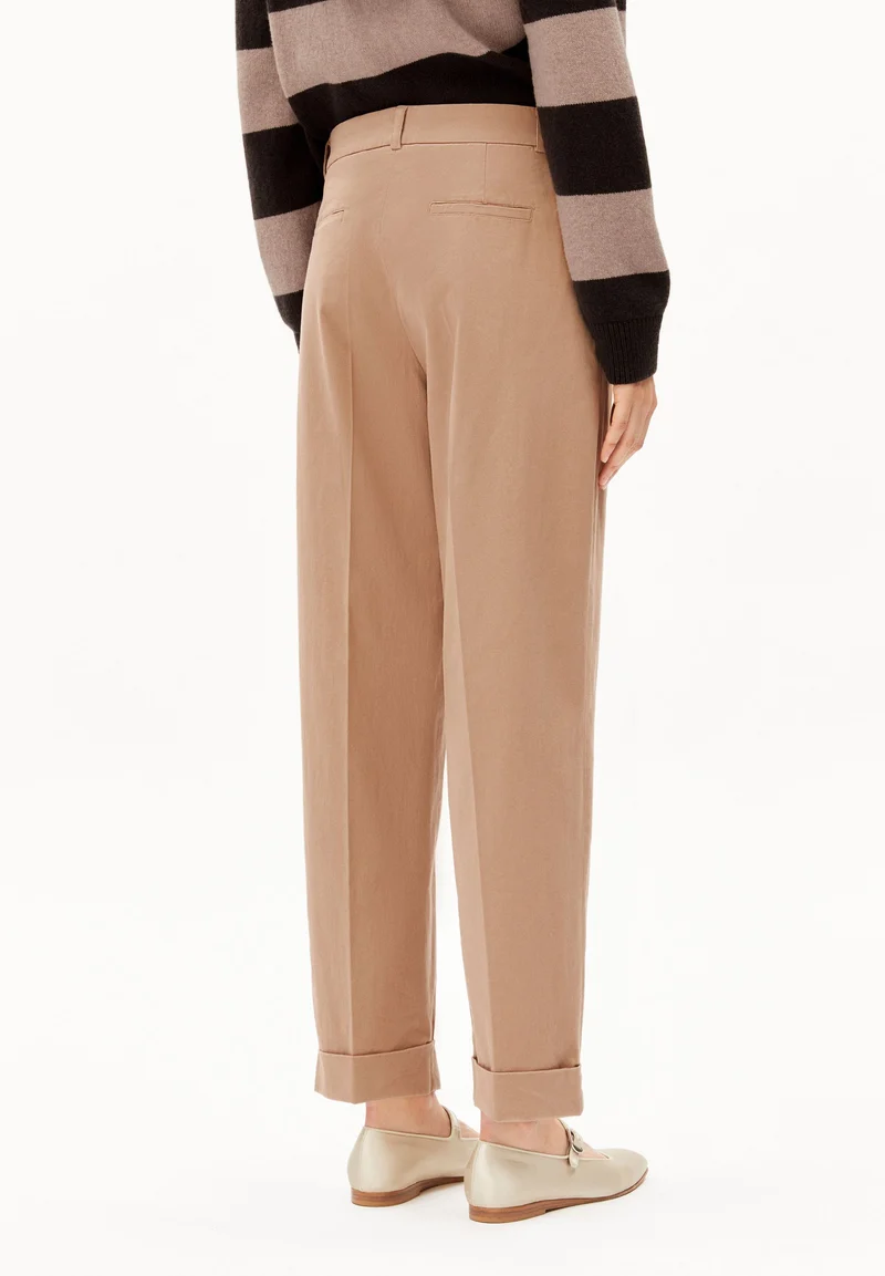 KAADWI HOSE | cinnamon dust