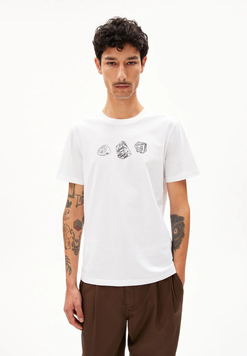 JAAMES TRIPPLE | white