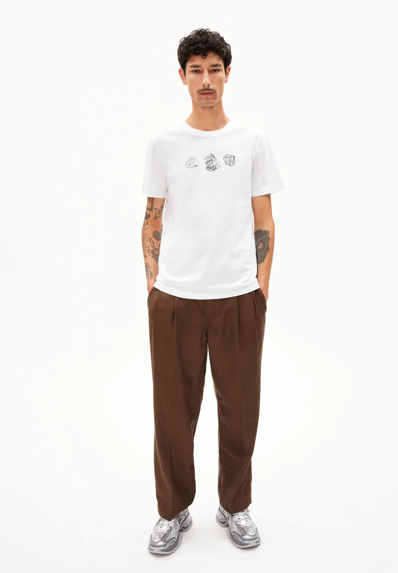 JAAMES TRIPPLE | white