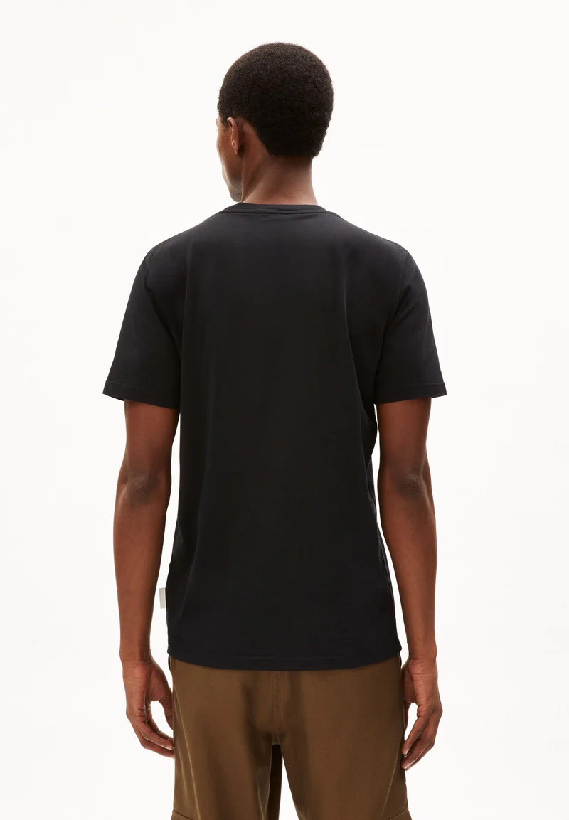 JAAMES TRIPPLE | black