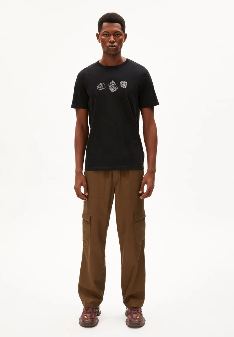 JAAMES TRIPPLE | black