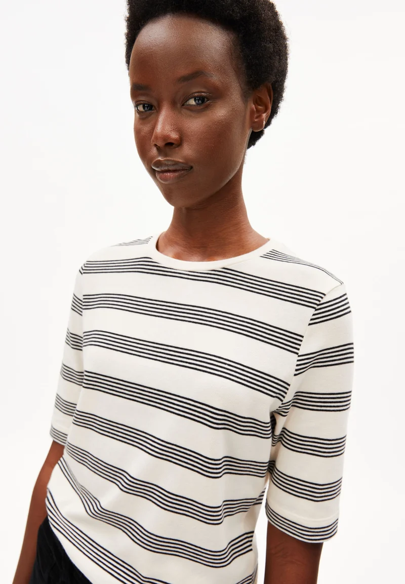 JAANISARA GESTREIFTES T-SHIRT | oatmilk-black
