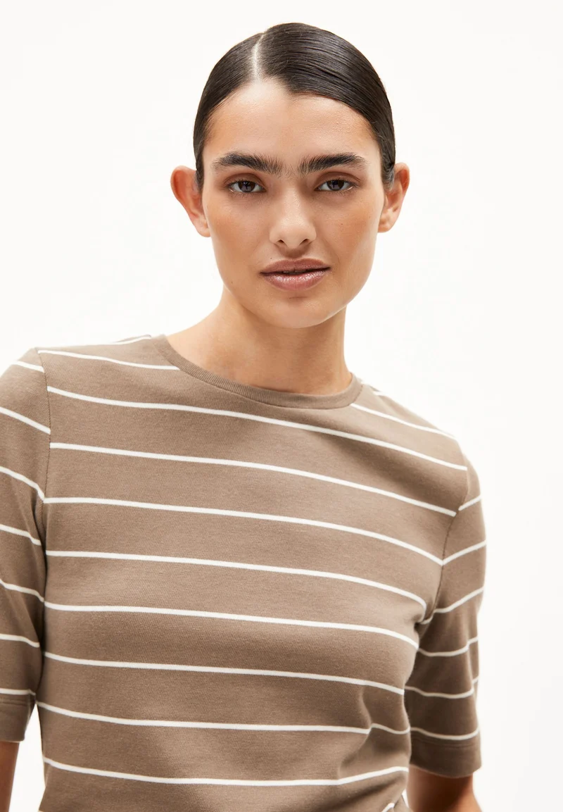 JAANISARA GESTREIFTES T-SHIRT | walnut cream-oatmilk