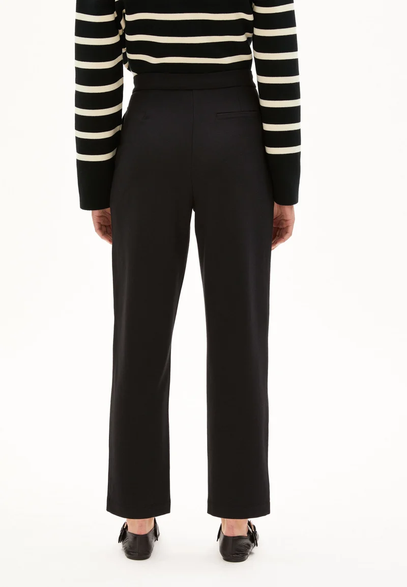 LIRAA LOU | black