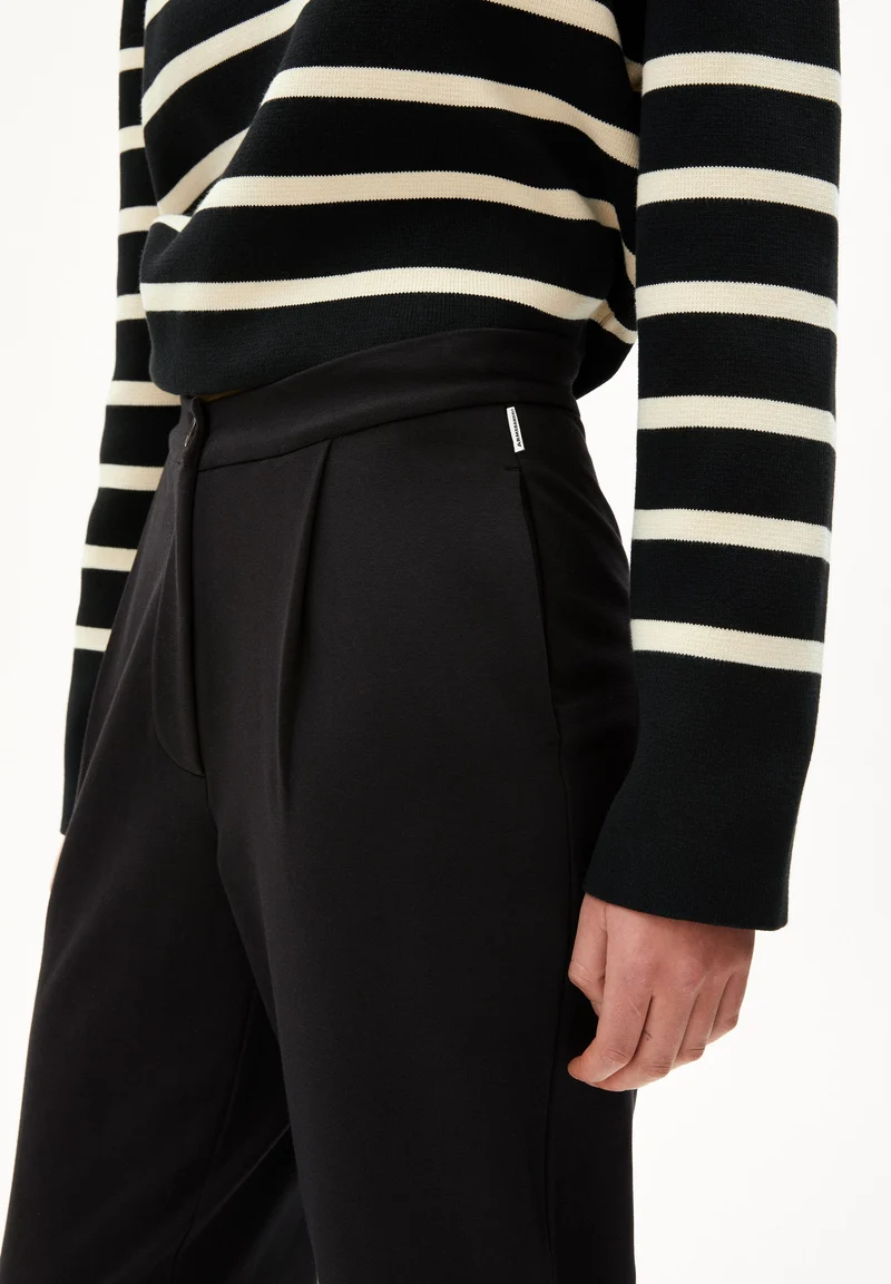 LIRAA LOU | black