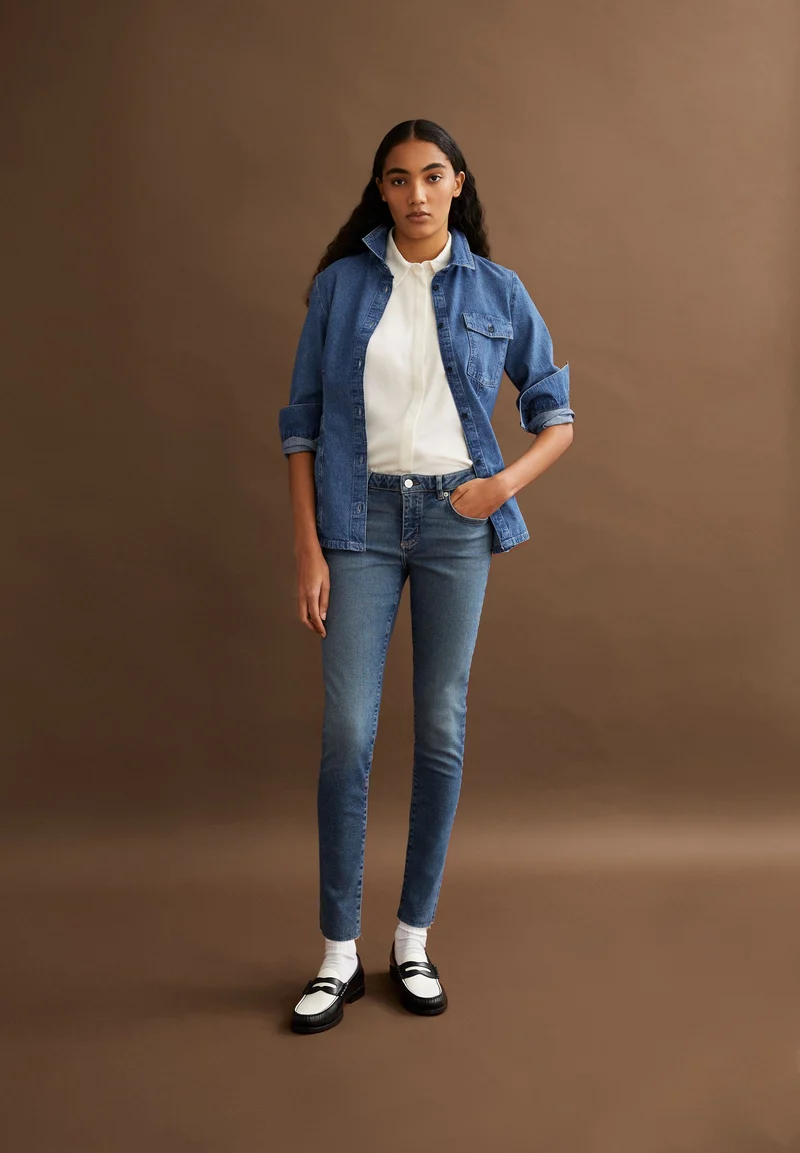 TAYNAA | dark liquid blue