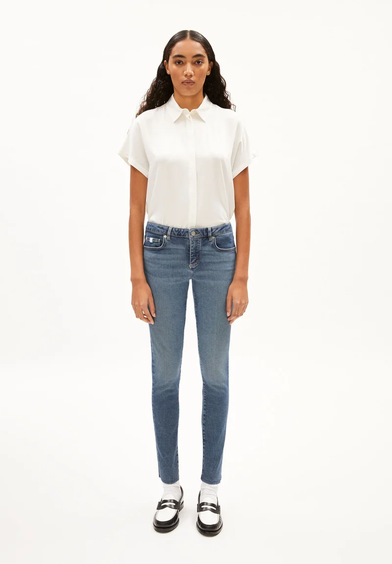 TAYNAA | dark liquid blue