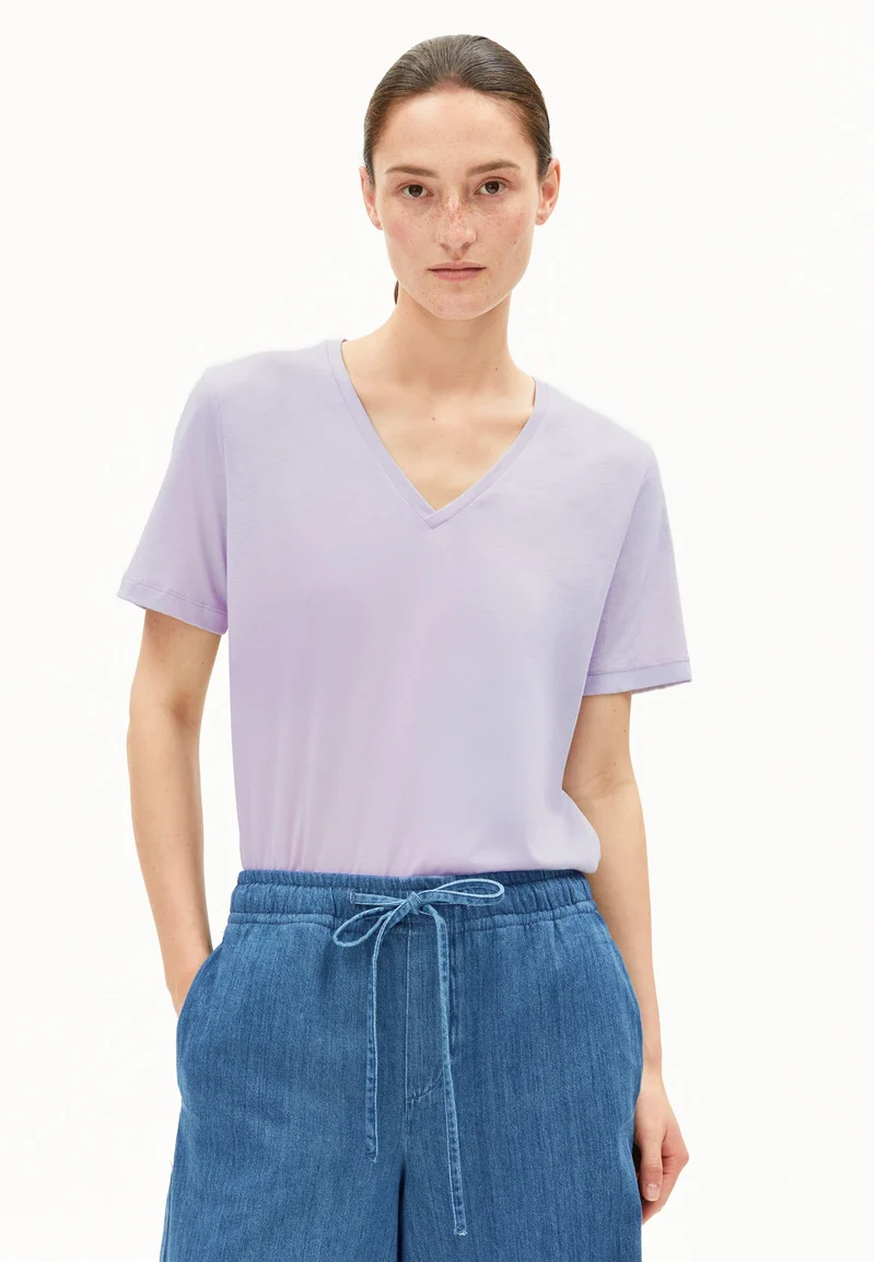 LUALAA V-NECK