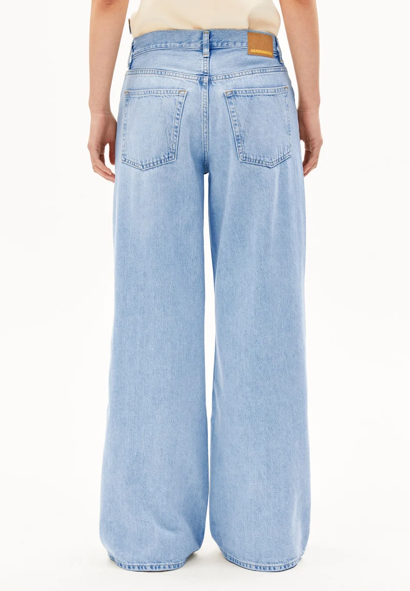 ASTRAEAAS MID WAIST WIDE JEANS | noise