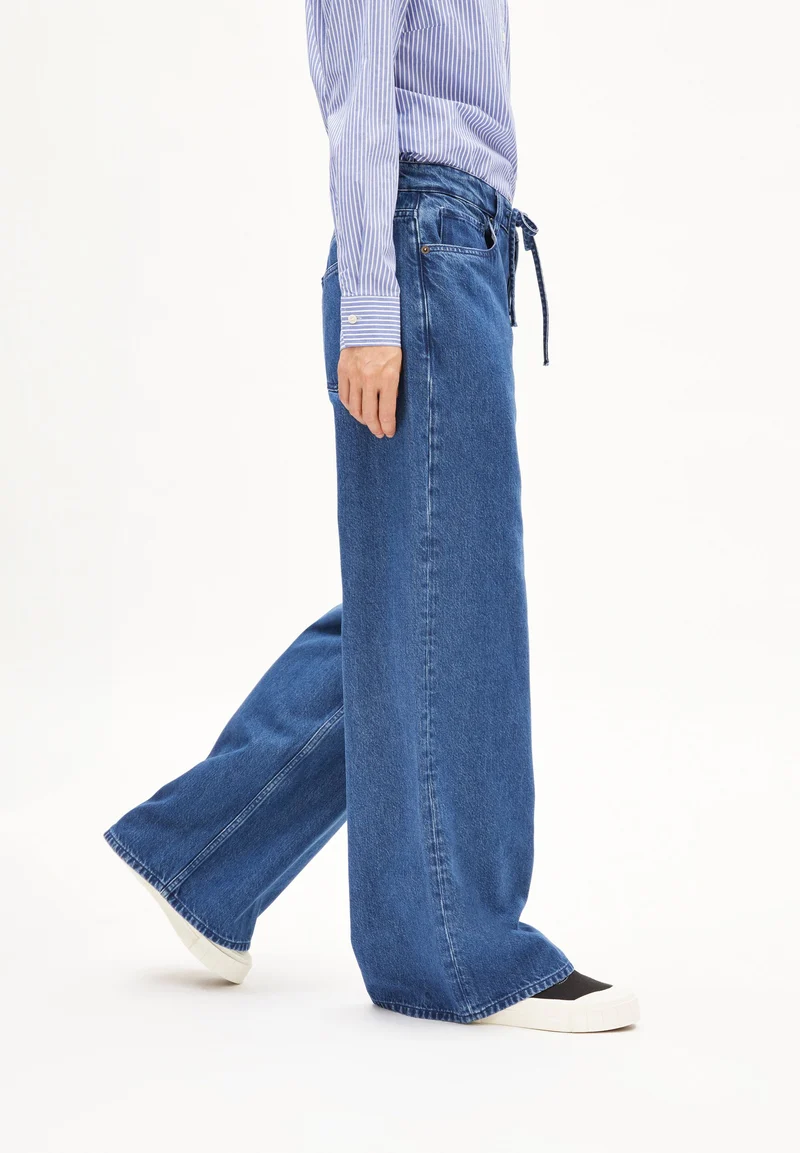 ASTRAEAAS MID WAIST WIDE JEANS | hummingbird