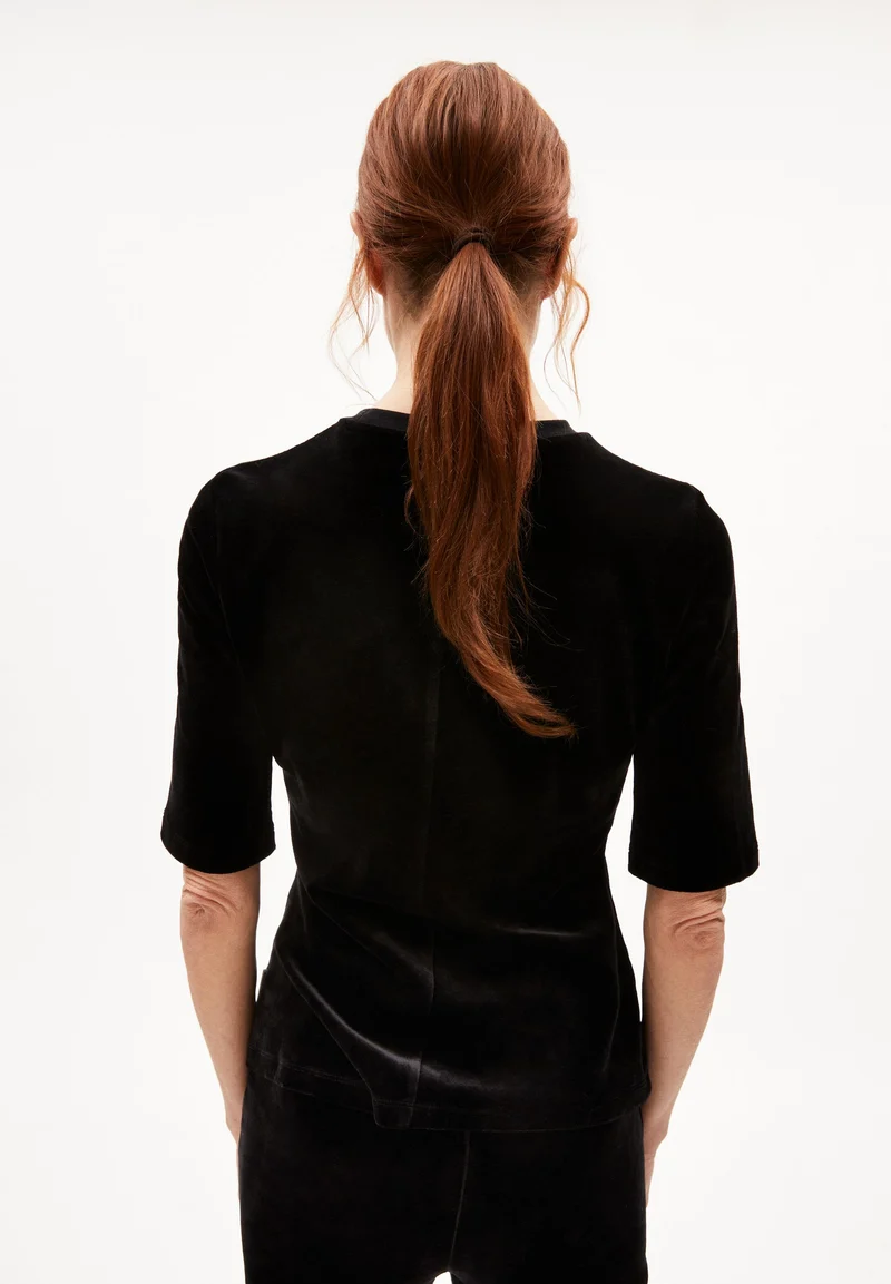 TRASLARAA | black