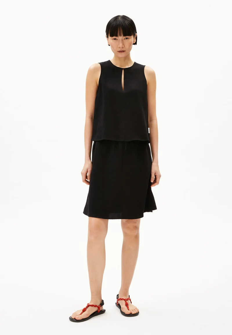 RAFALAA LINO | black