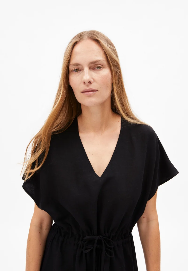 MAAHOLINA LINO | black