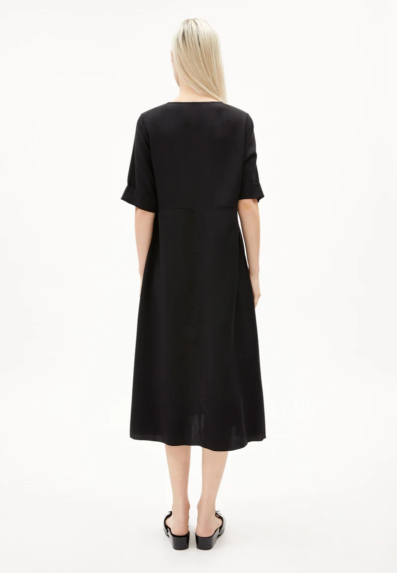 VAALI | black