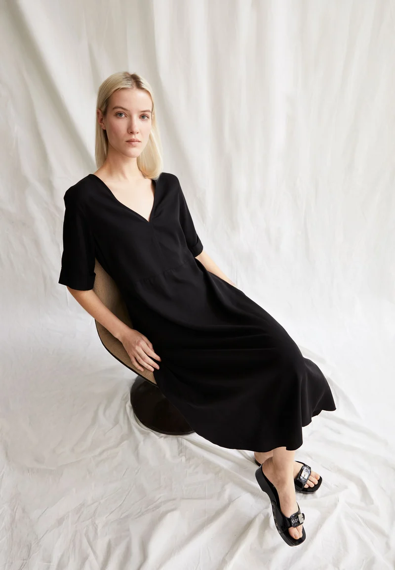 VAALI | black