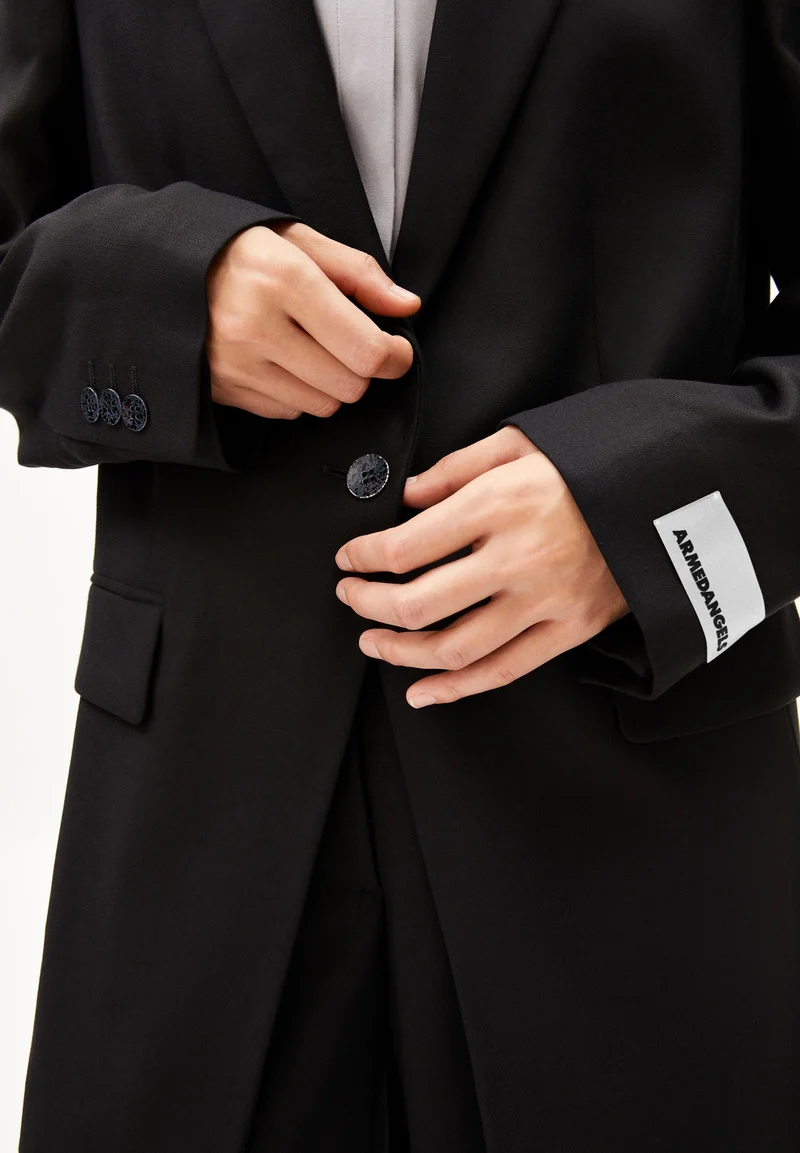 MIKULAA | black