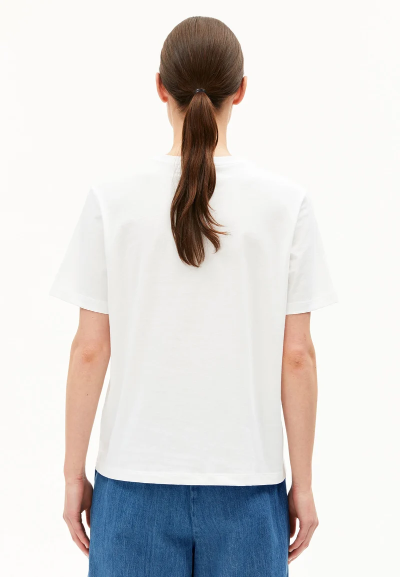LUALAA DIFFERENCE T-SHIRT | white