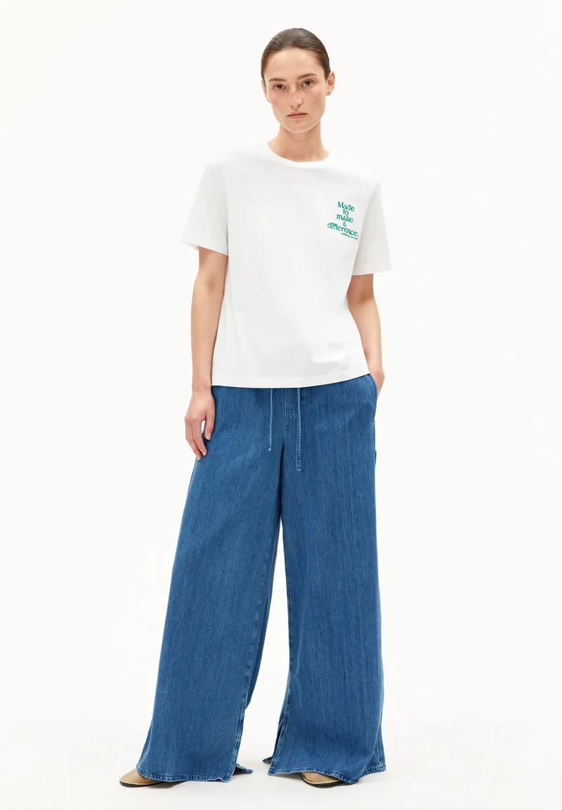LUALAA DIFFERENCE T-SHIRT | white