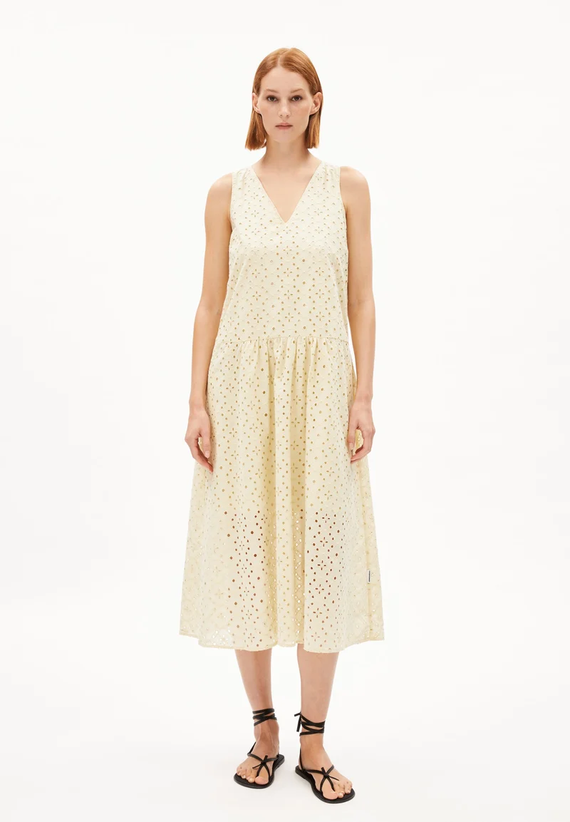 LIVALAA BROIDERY | summer hay