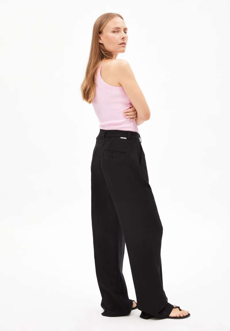 NUMAALI LINO | black