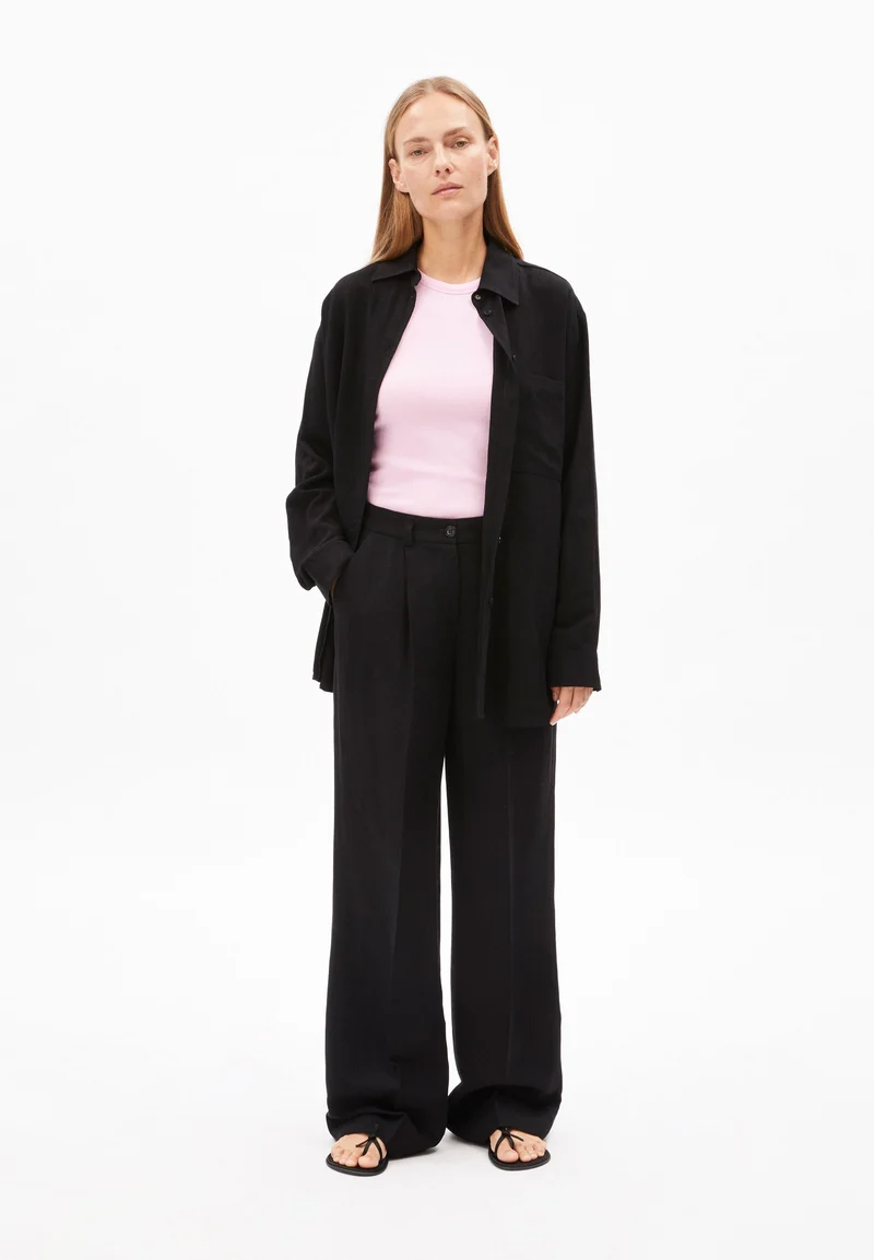 NUMAALI LINO | black