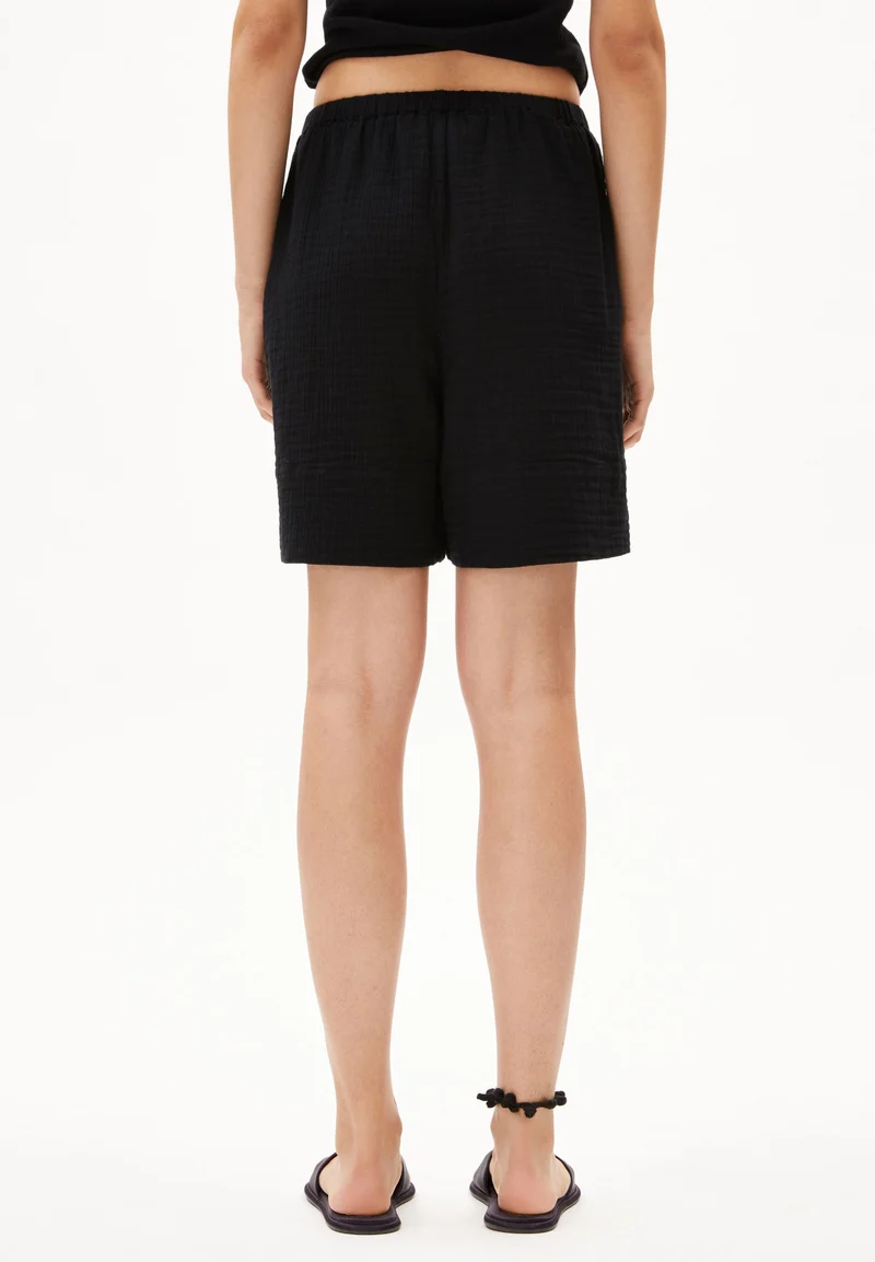 TEONAA MUSSELIN | black
