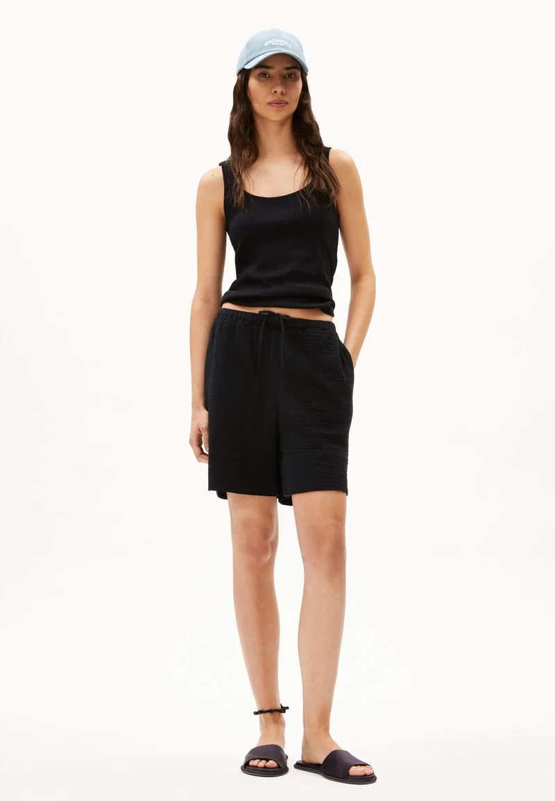 TEONAA MUSSELIN | black