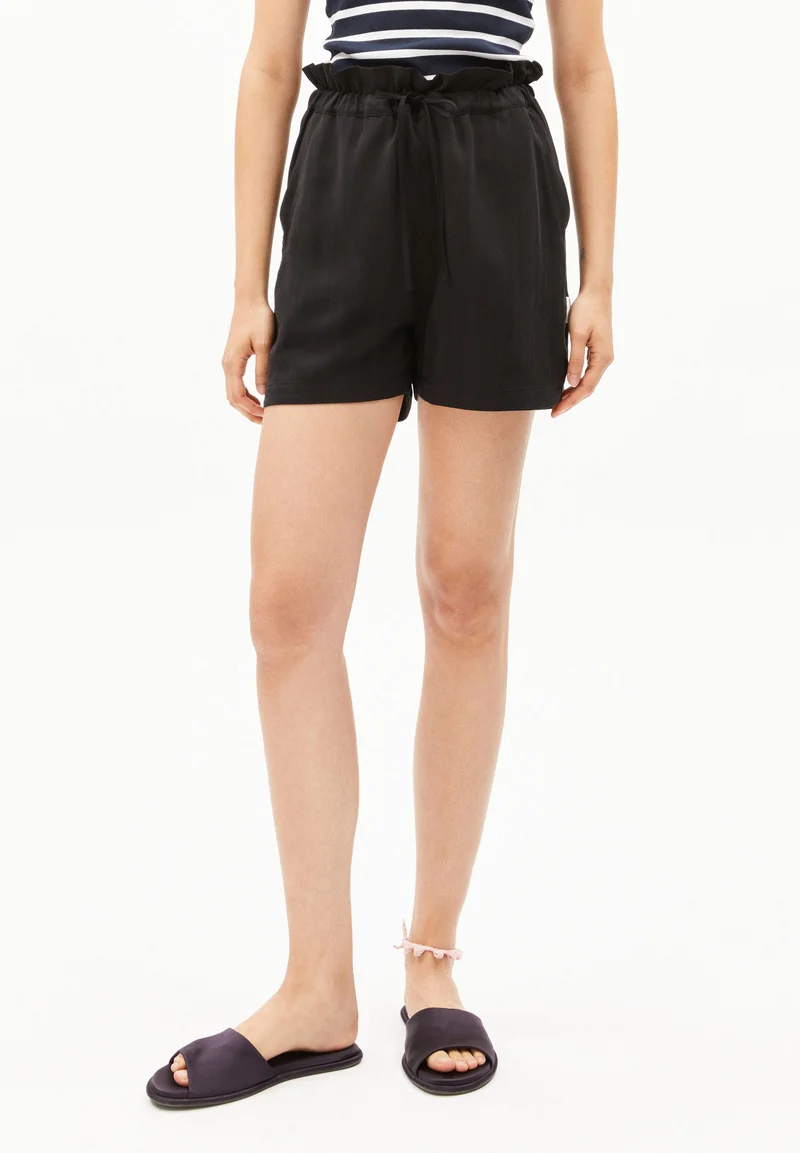 VAANNA LINO | black