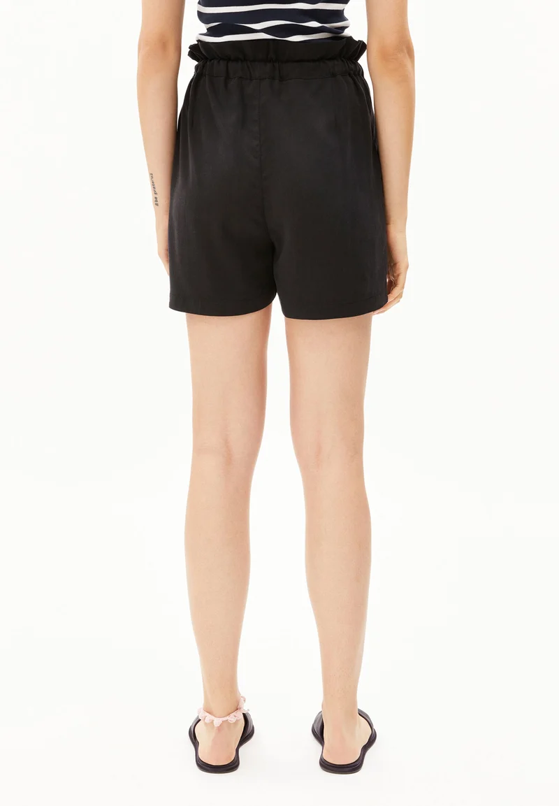 VAANNA LINO | black