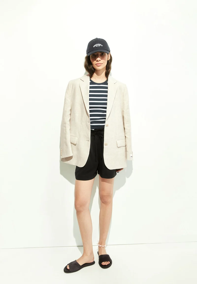 VAANNA LINO | black