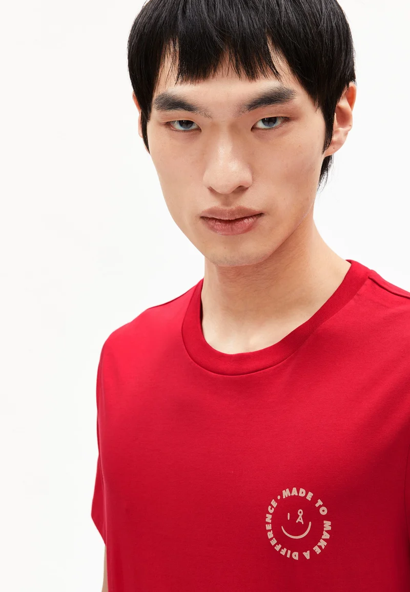 JAAMES SMILEY T-SHIRT | scarlet red
