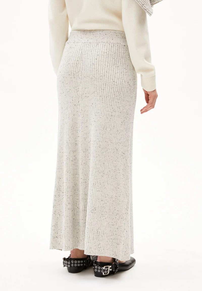 HANAA TWEED ROCK | oatmilk-black