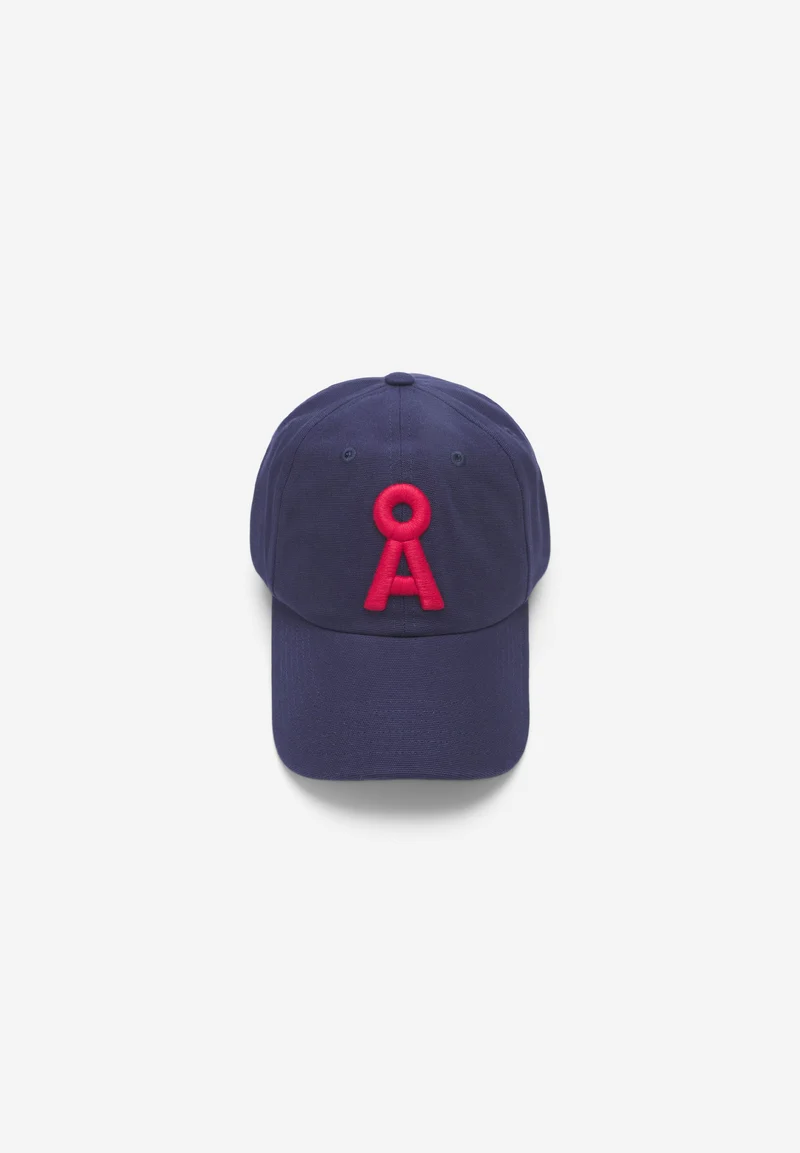 YENAAS LOGAA KAPPE | tinted navy-scarlet red