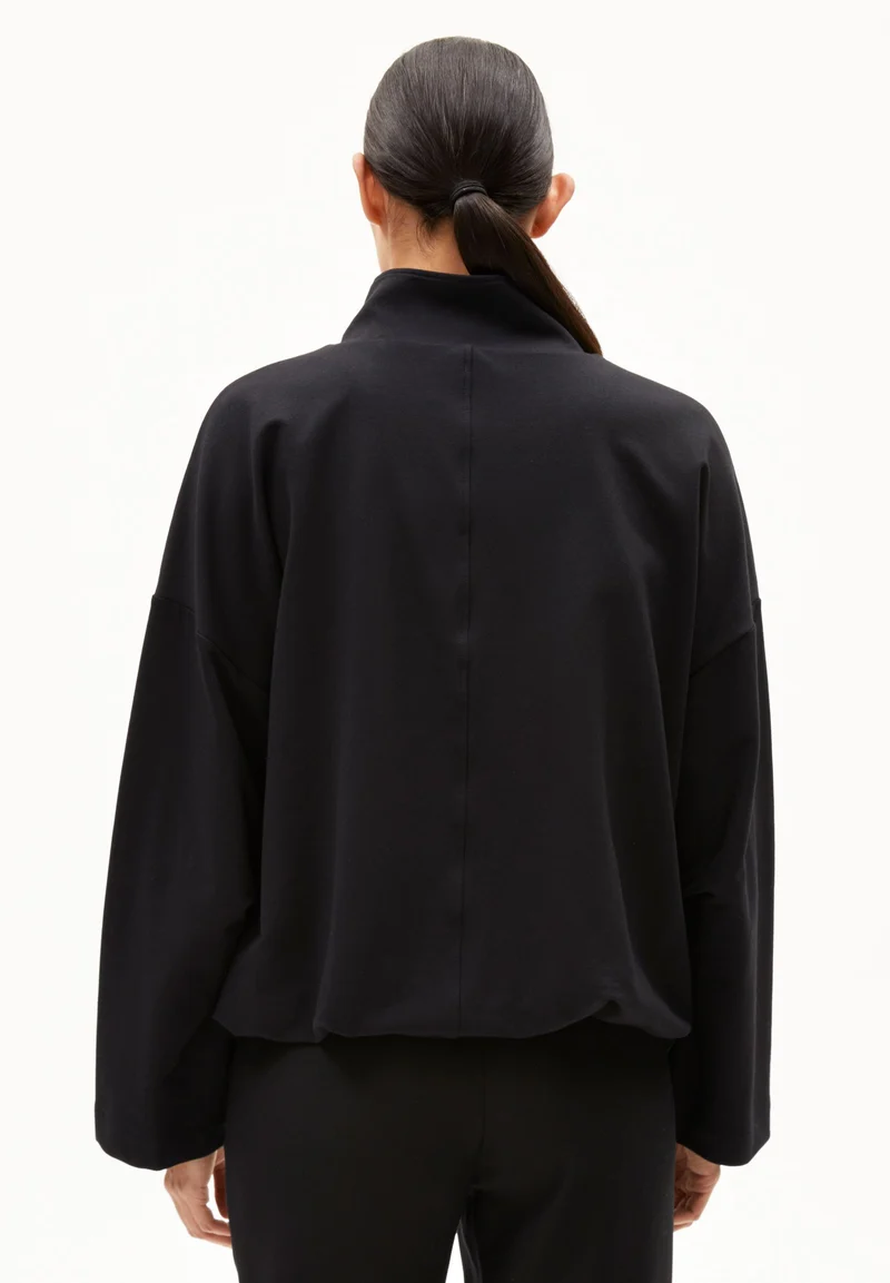 SANCHAA JACKE | black