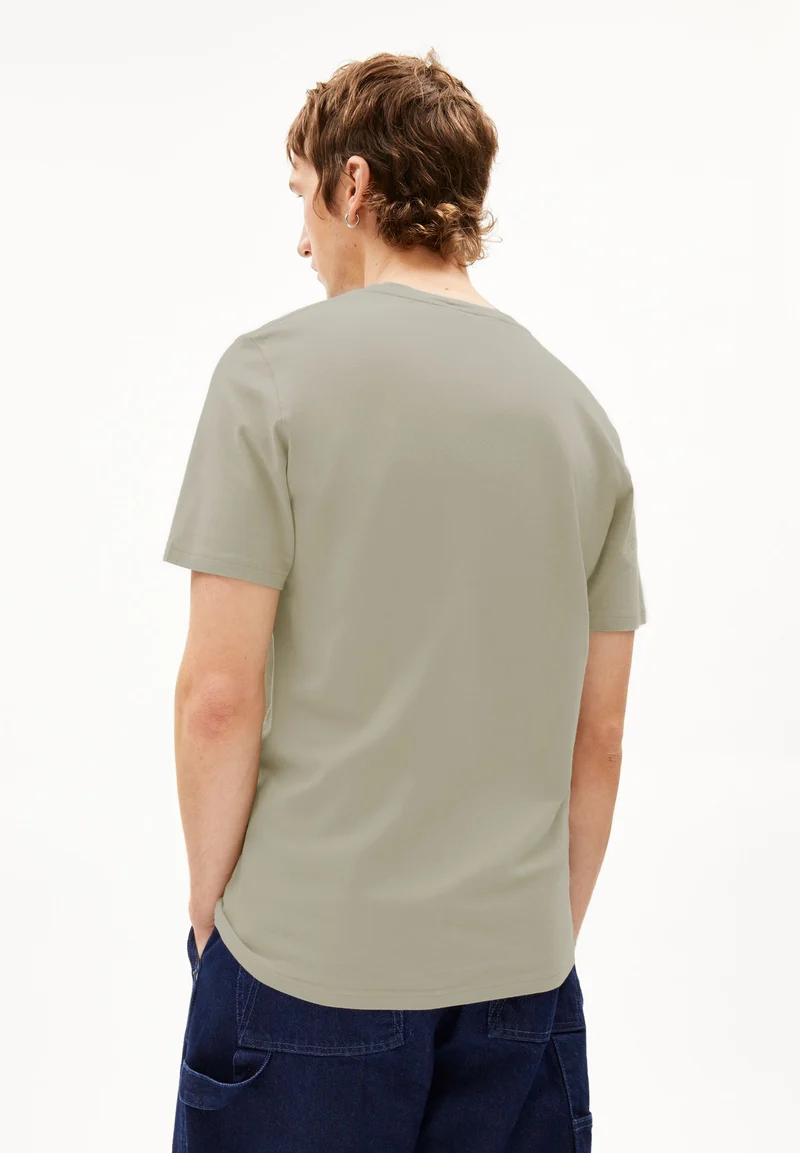 JAAMES DIFFERENCE T-SHIRT | light sage