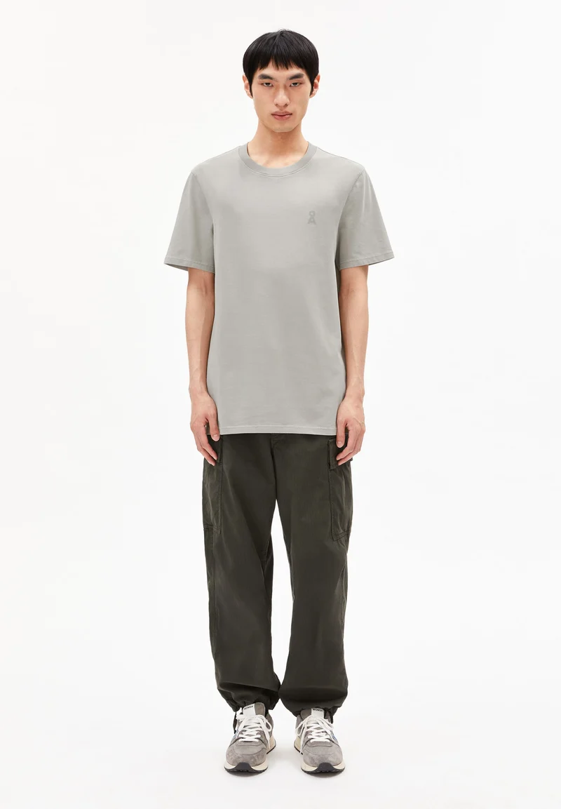 ICONIC Å MAARKOS GMT DYE T-SHIRT | light sage washed