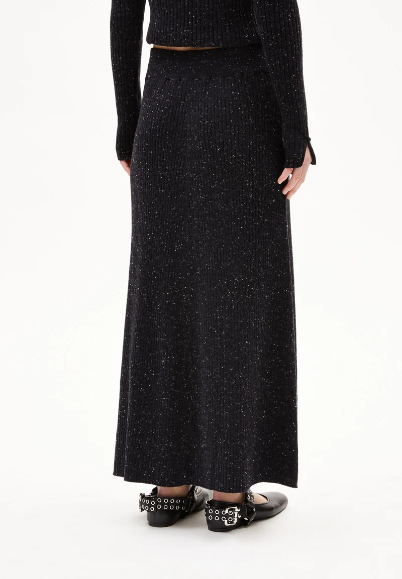HANAA TWEED ROCK | black-oatmilk
