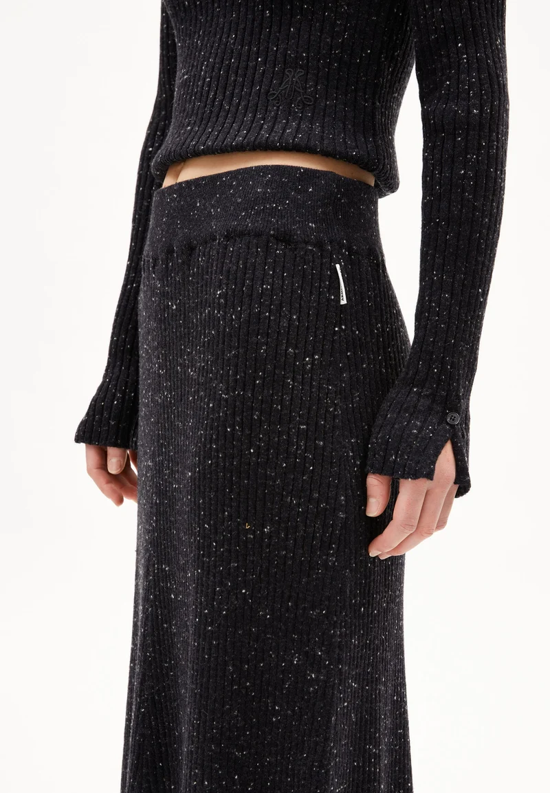 HANAA TWEED ROCK | black-oatmilk