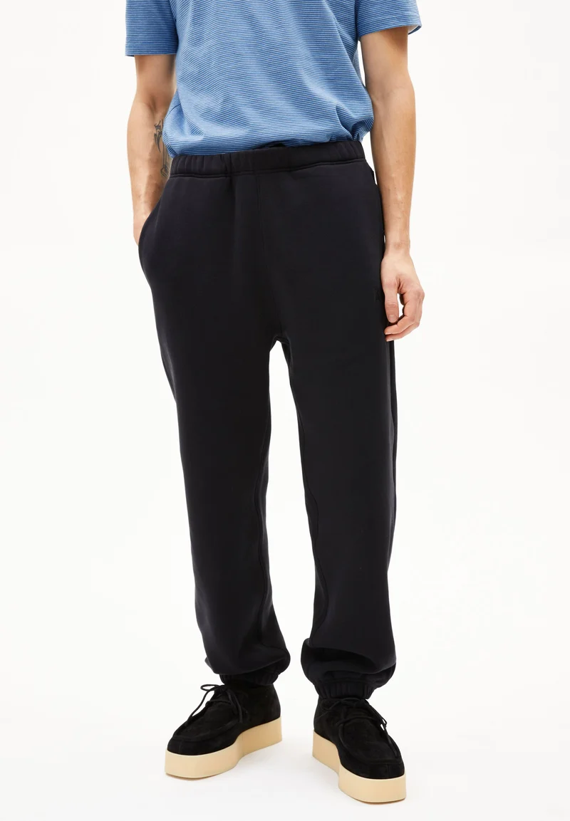 BAASTI FLEECE SWEATHOSE | black