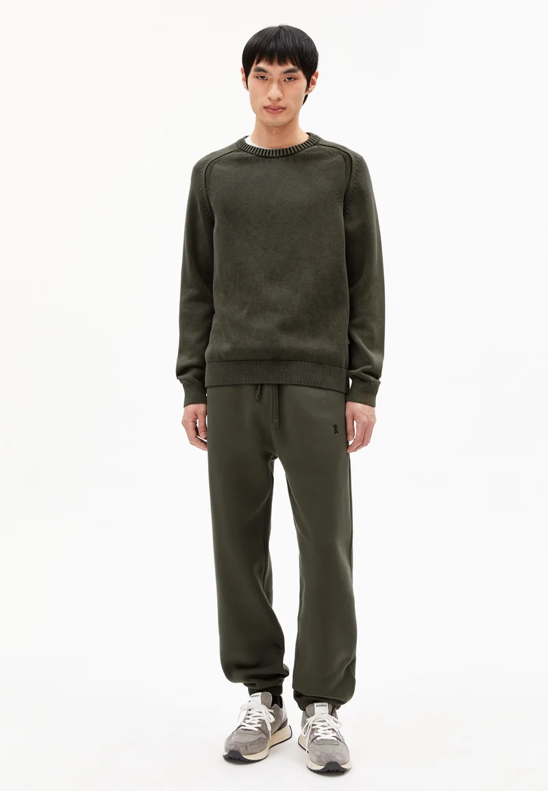 BAASTI FLEECE SWEATHOSE | forest pine