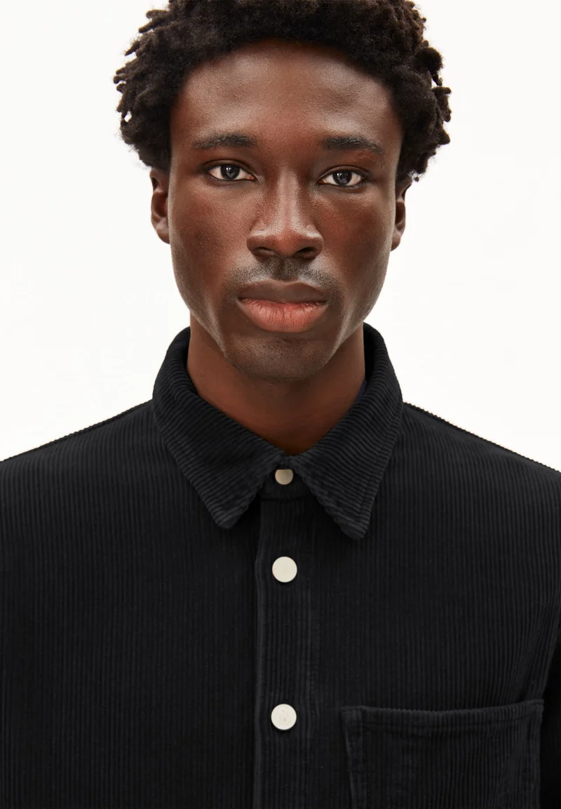 YUNAAI CORDJACKE | black