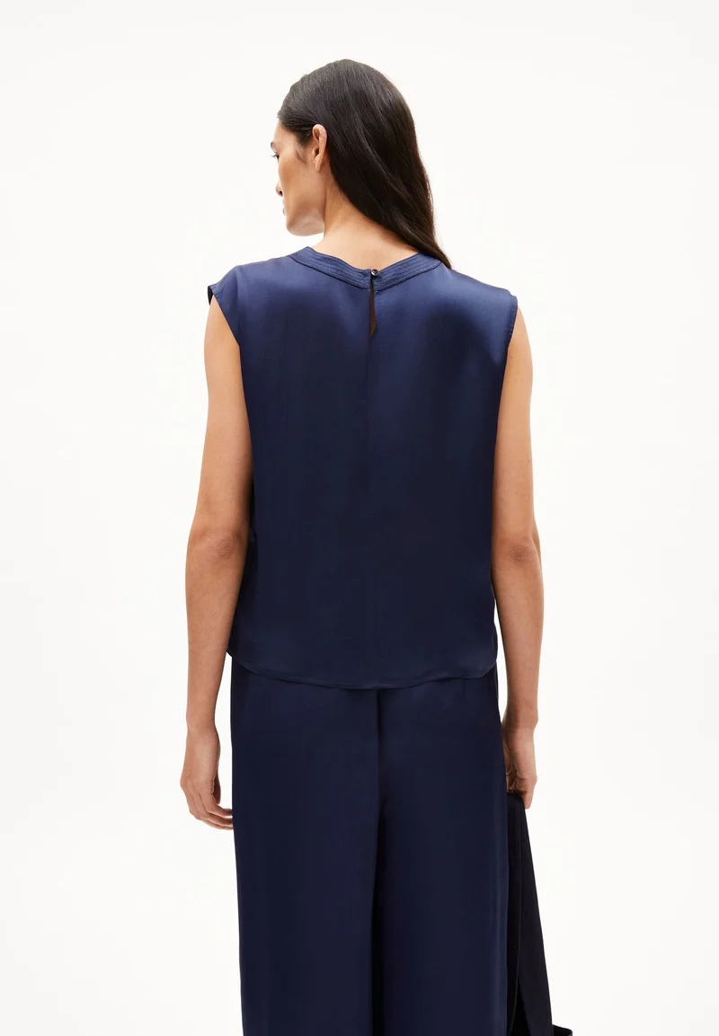 NERAALI NIALAA | tinted navy