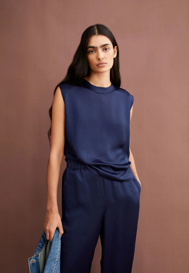 NERAALI NIALAA | tinted navy