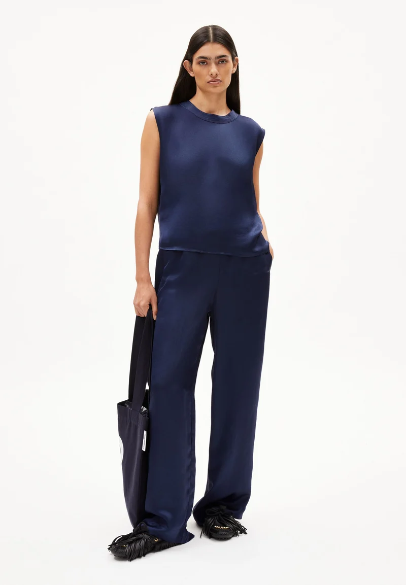 NERAALI NIALAA | tinted navy